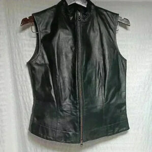 💯 Leather Full  zip ladies fitted vest. Size s